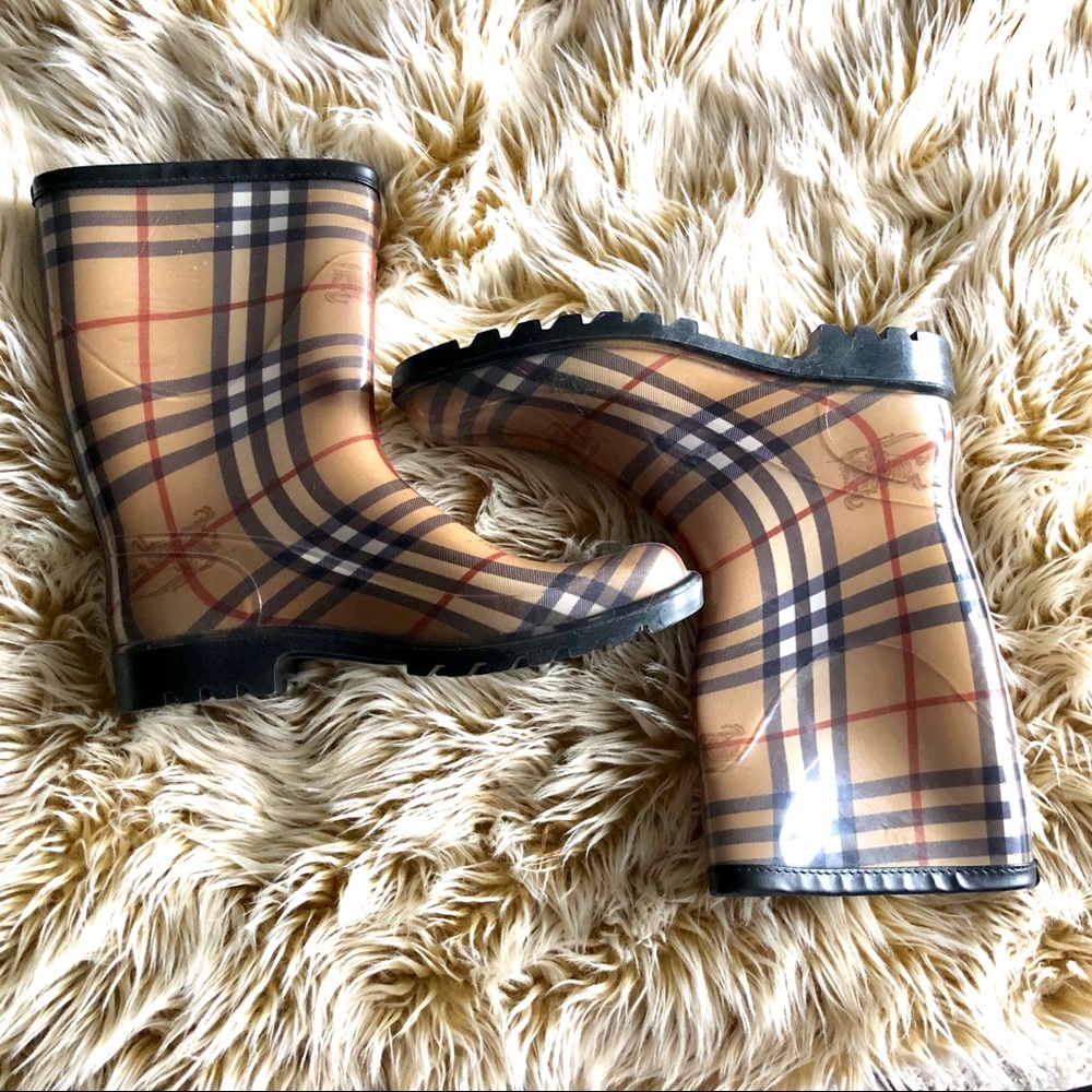 Burberry rain boots. Size 40. Fits 9.5-10
